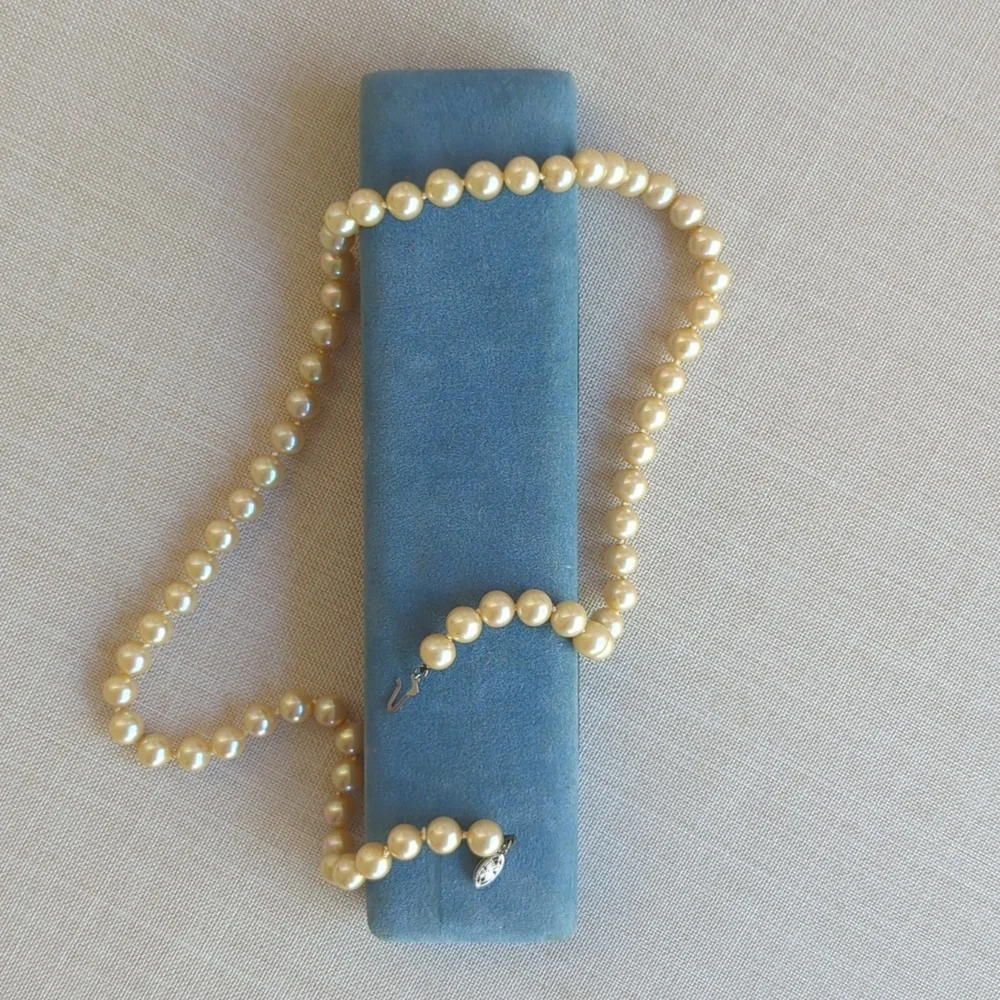 Vintage Trifari Pearl Necklace - Single Strand Knotted - Original Box - Picture 4 of 6